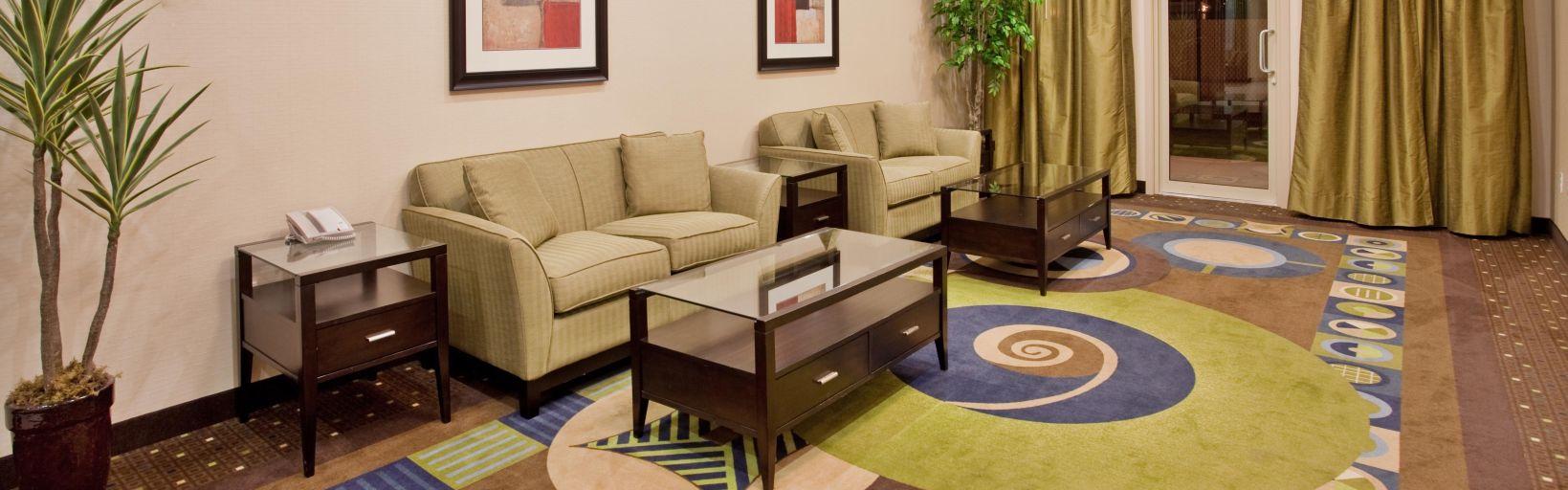 And Suites-kamloops By Ihg Hotel 3*