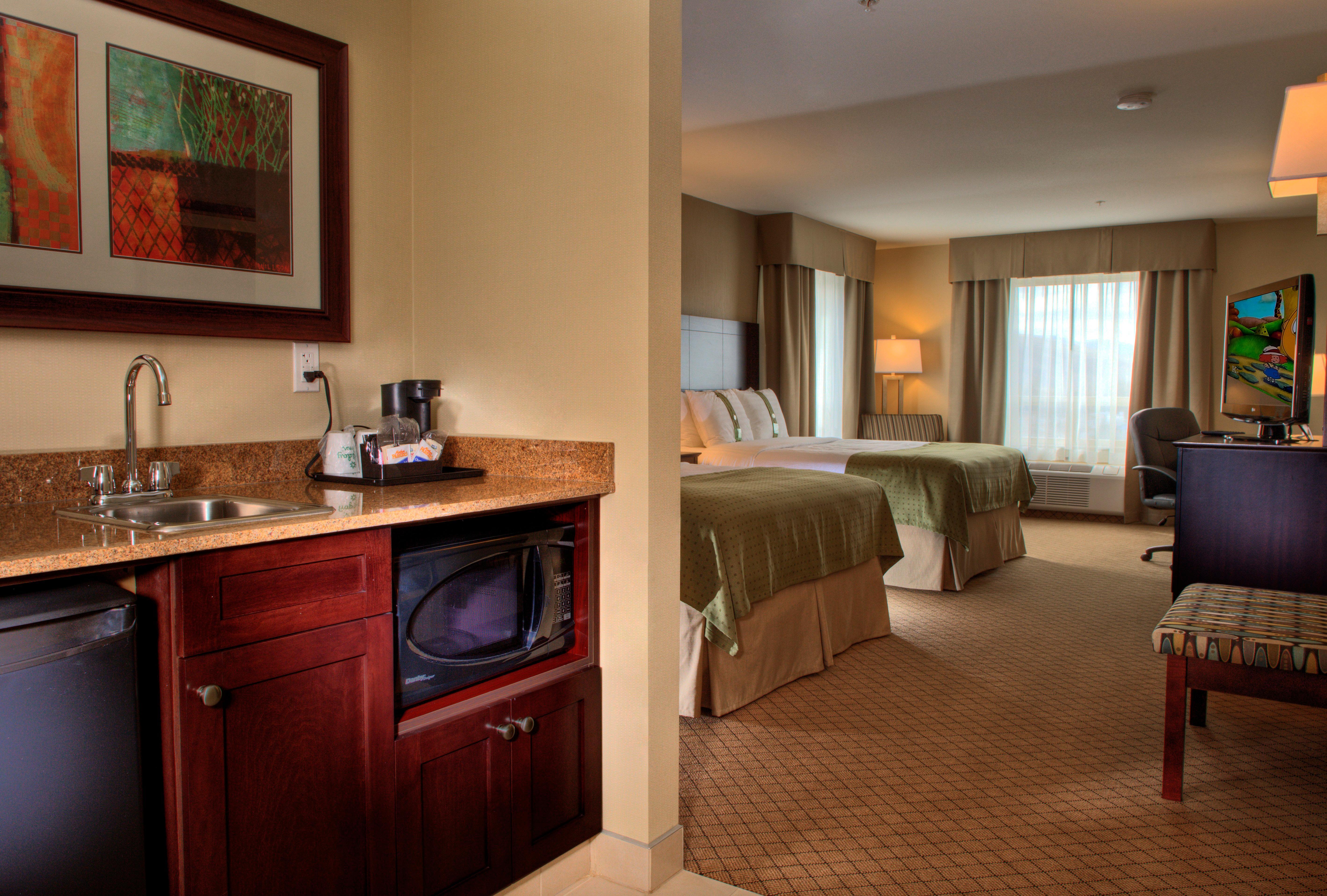 And Suites-kamloops By Ihg Hotel 3*