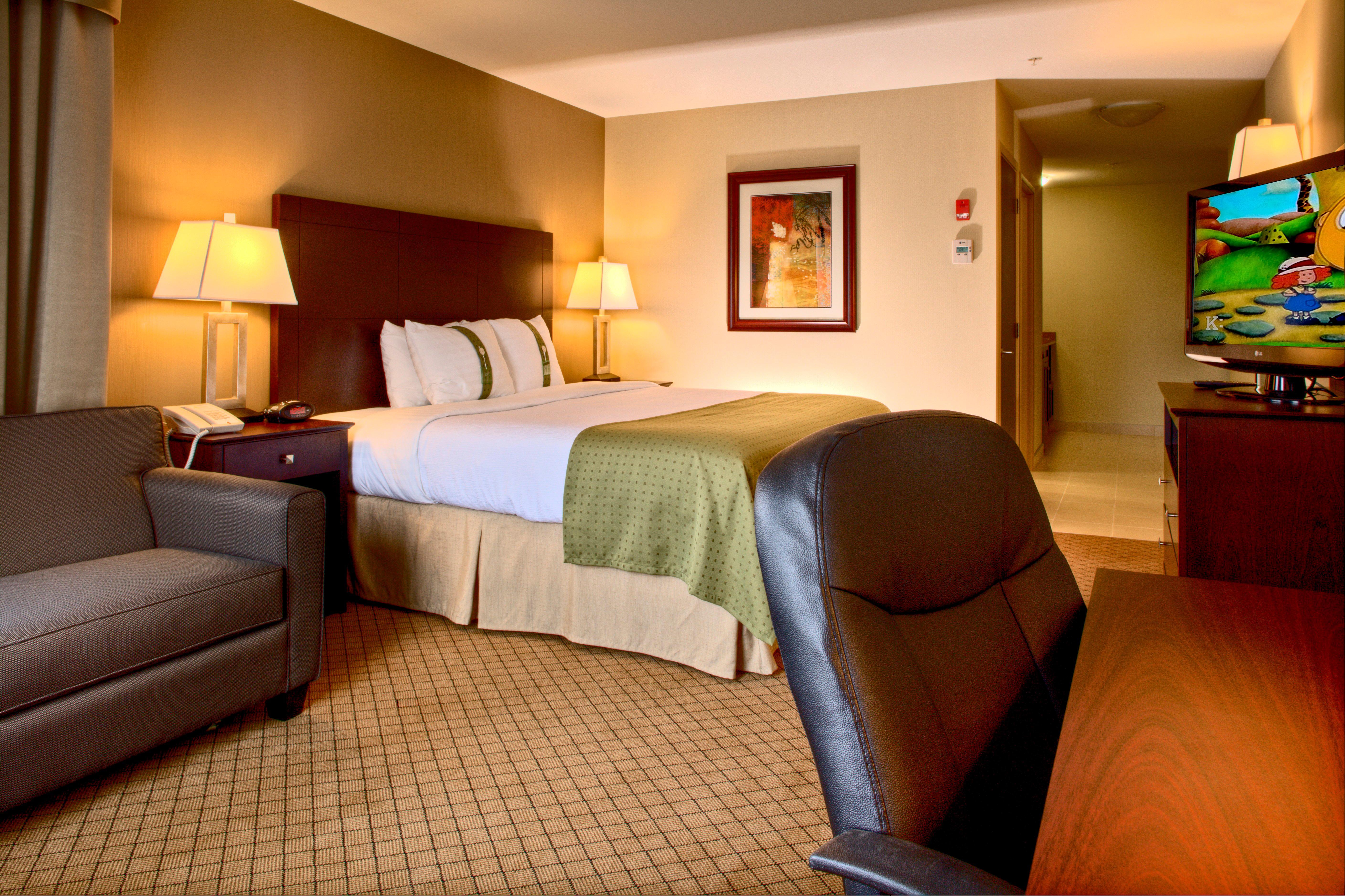 And Suites-kamloops By Ihg 3*