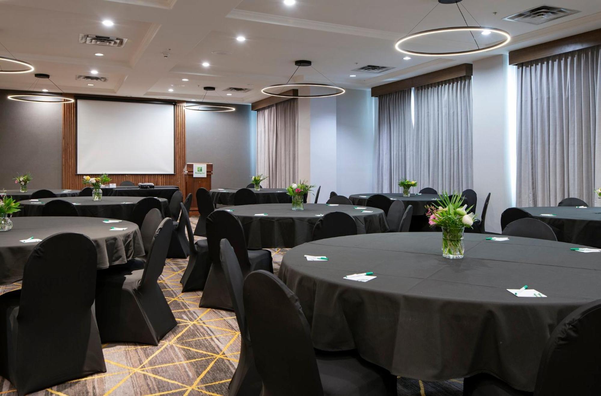 And Suites-kamloops By Ihg Hotel Kamloops