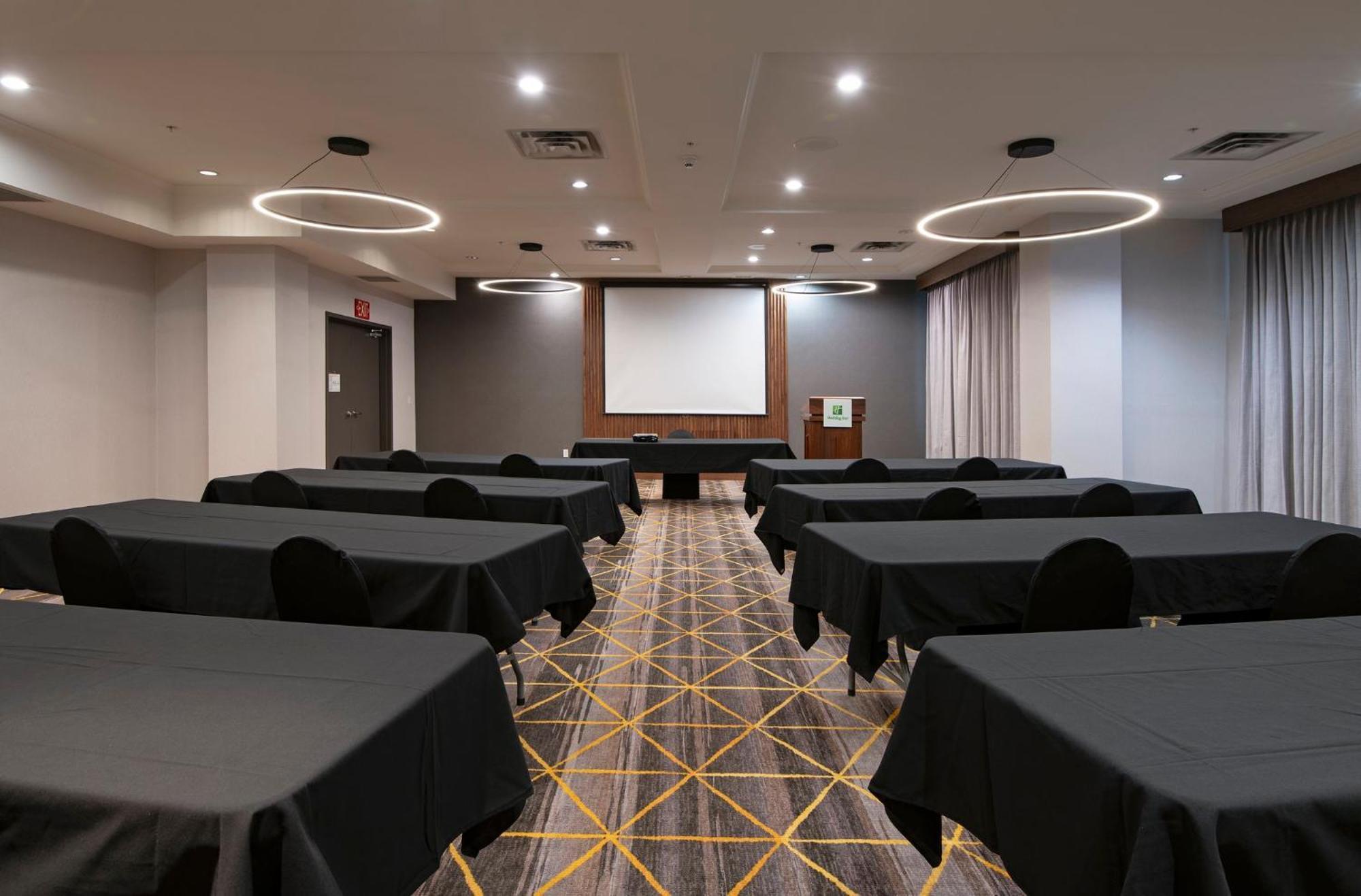 And Suites-kamloops By Ihg 3* Kamloops