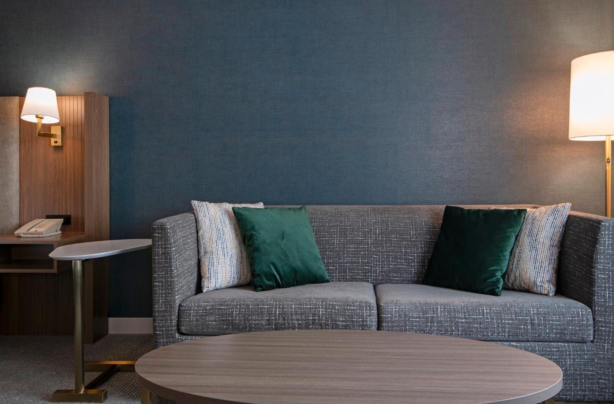 Hotel And Suites-kamloops By Ihg 3*