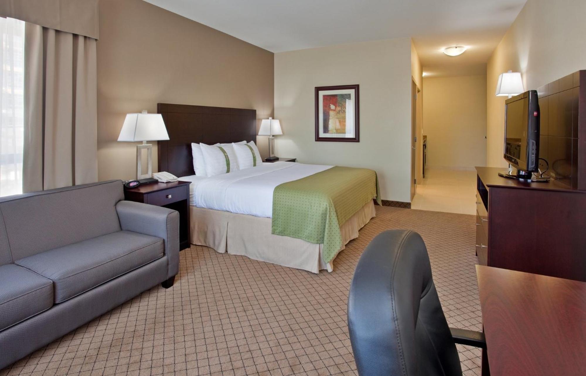 Hotel And Suites-kamloops By Ihg 3*