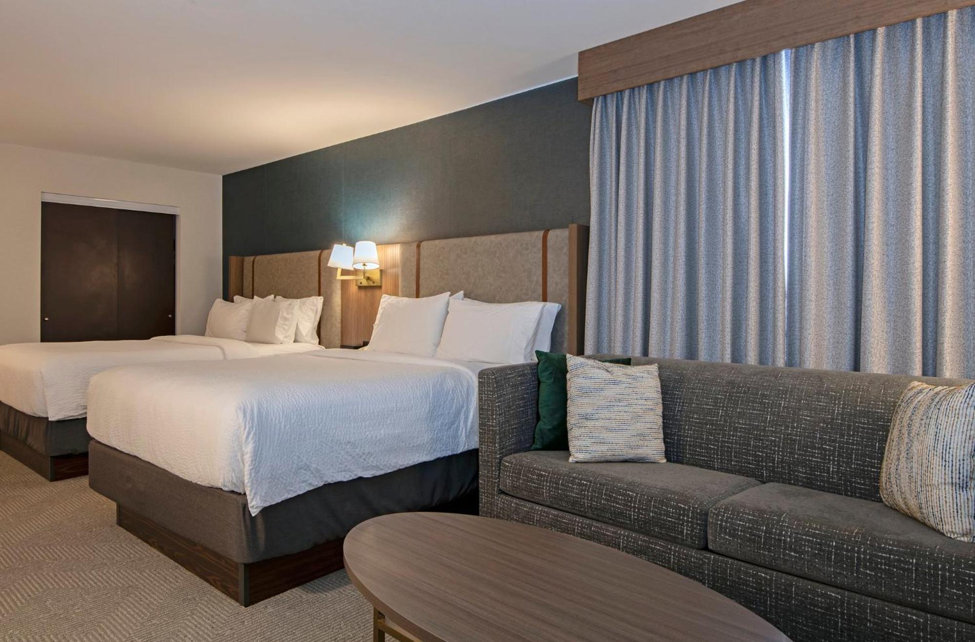 And Suites-kamloops By Ihg Hotel Kamloops