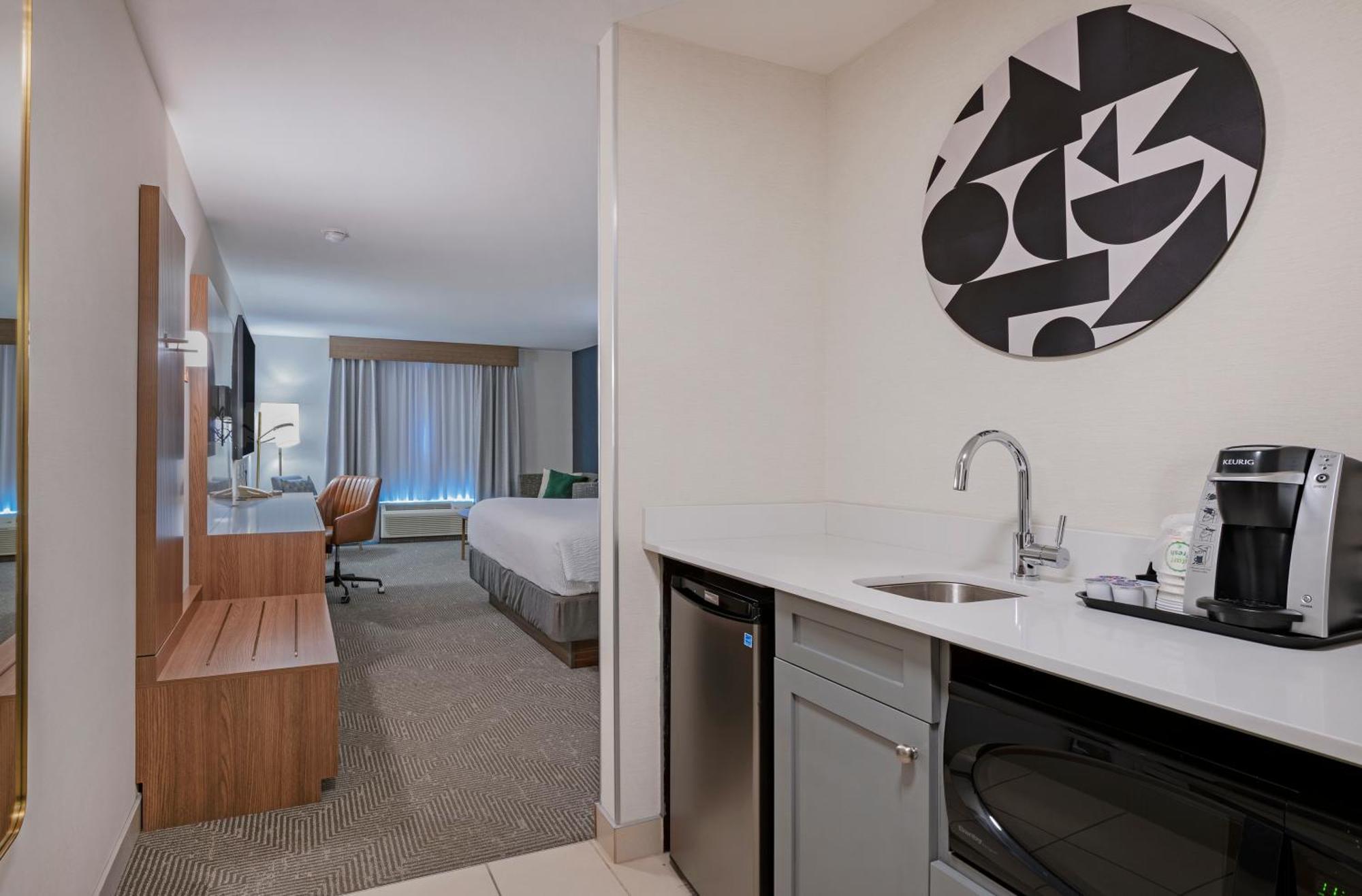 And Suites-kamloops By Ihg 3*