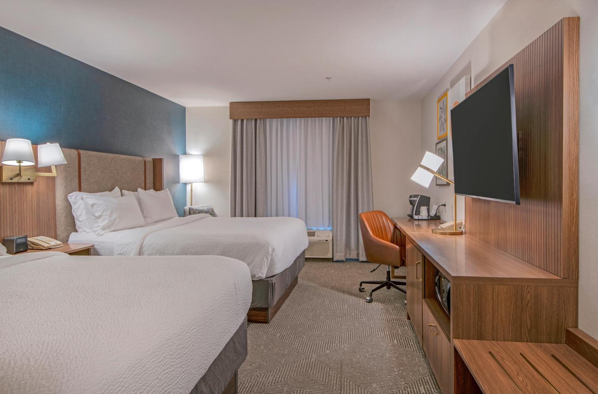 Hotel And Suites-kamloops By Ihg 3*