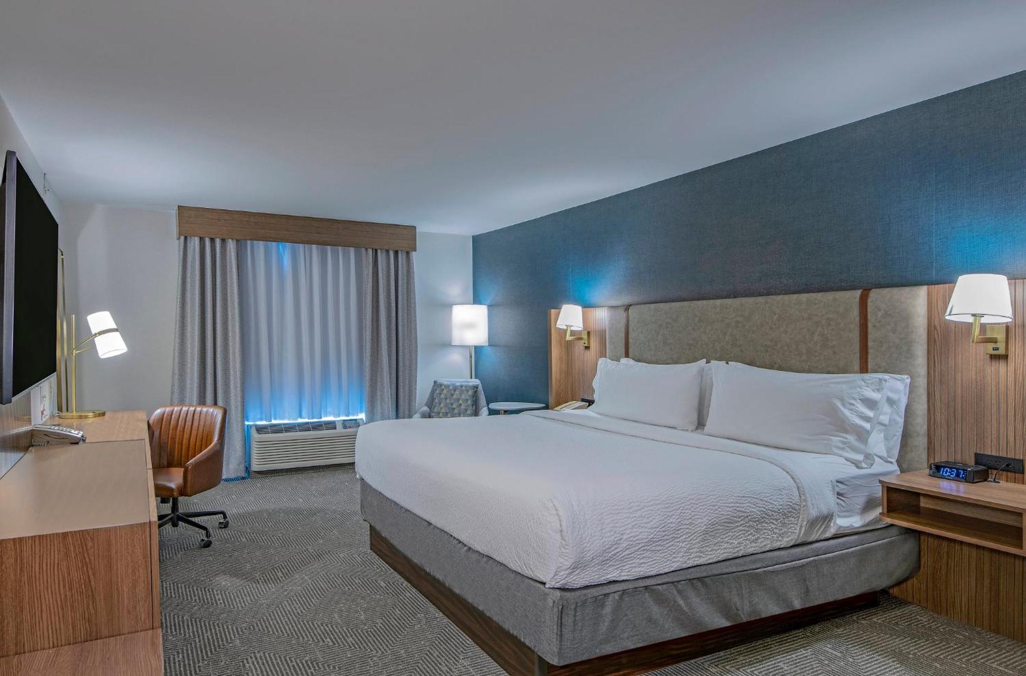 Hotel And Suites-kamloops By Ihg