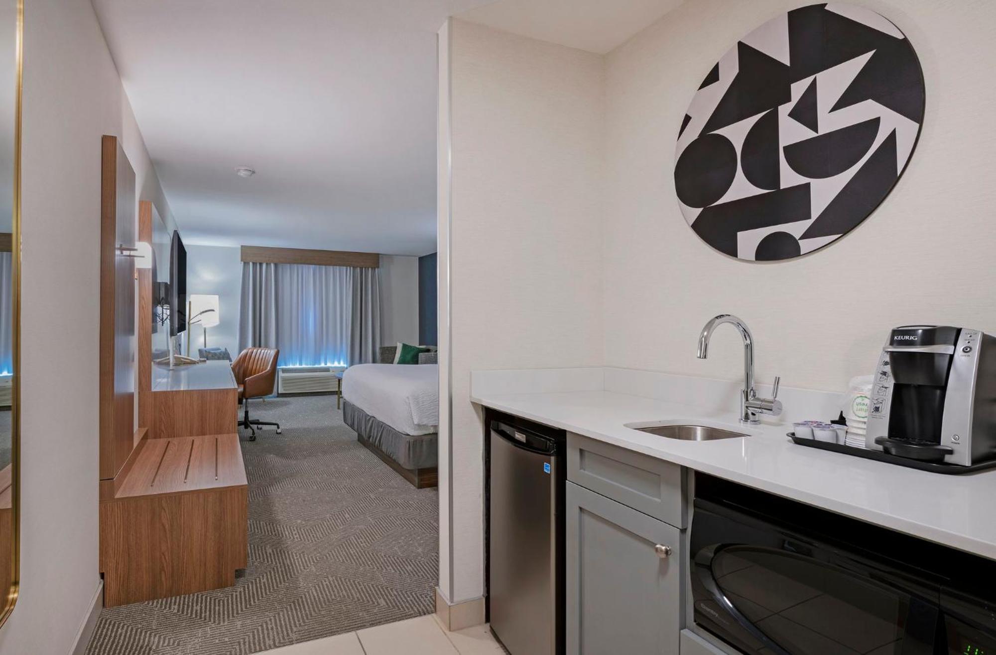 And Suites-kamloops By Ihg
