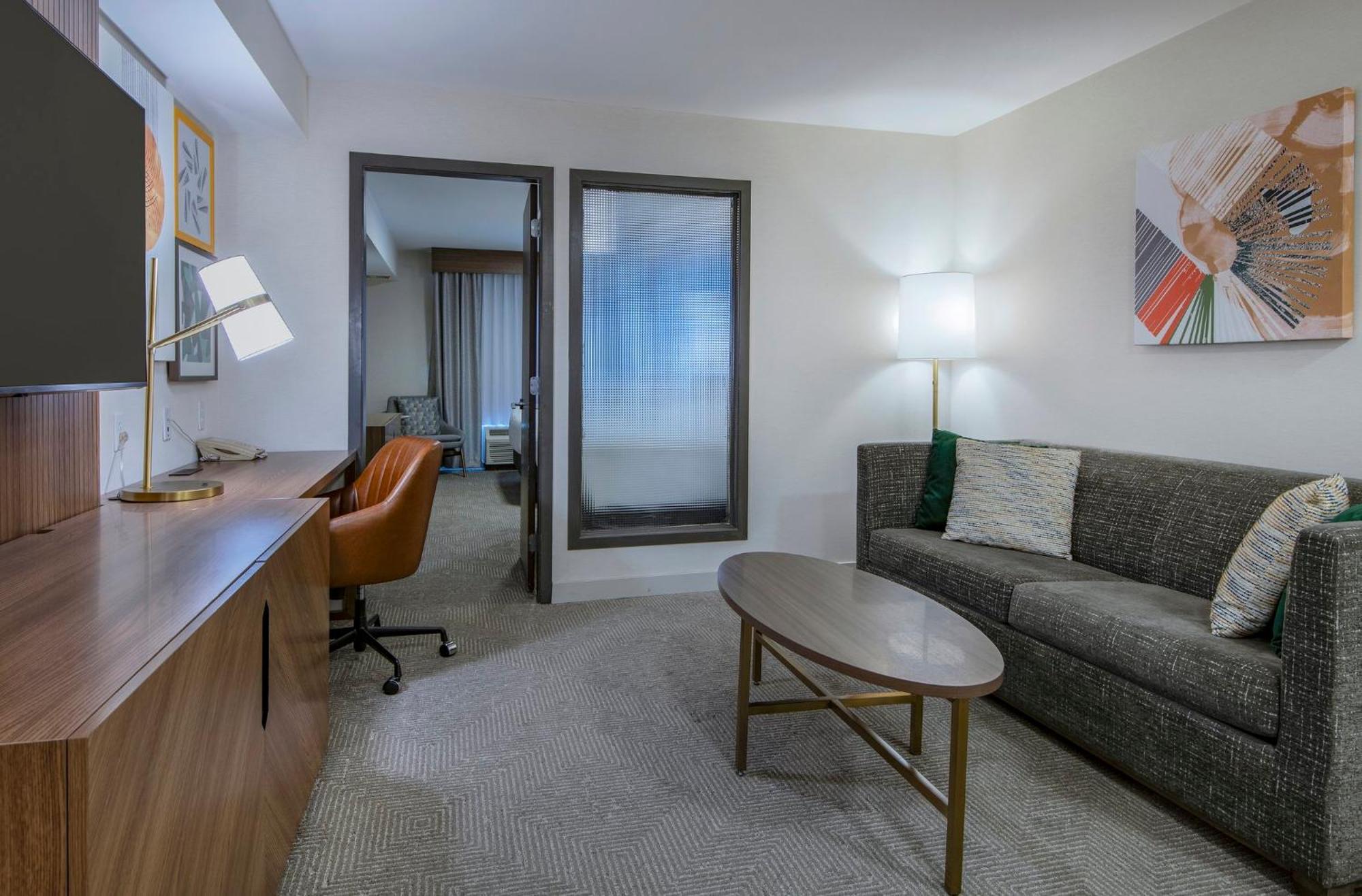 And Suites-kamloops By Ihg 3* Kamloops